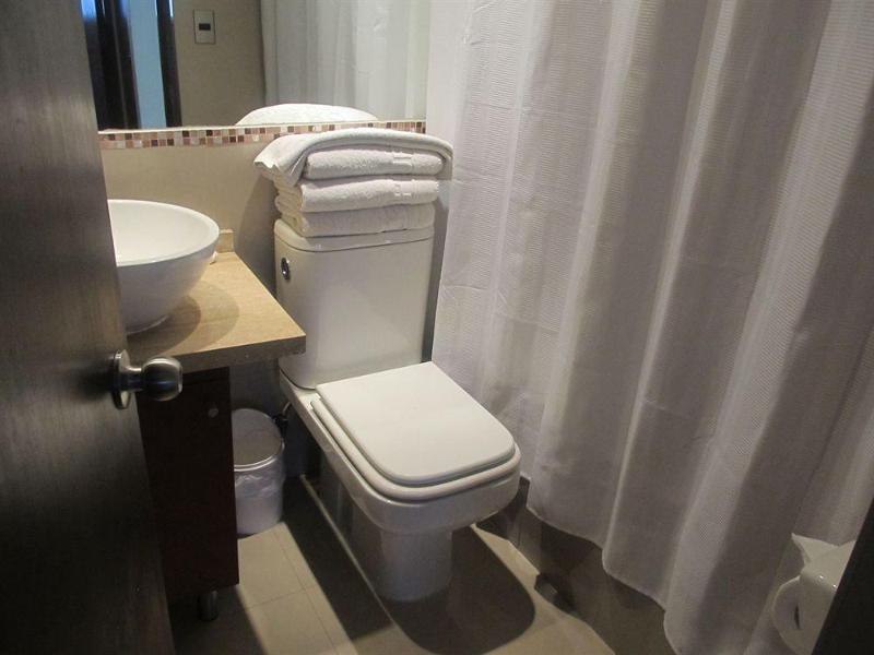 Rq Bosque Tobalaba Hotel ซานติอาโก ภายนอก รูปภาพ